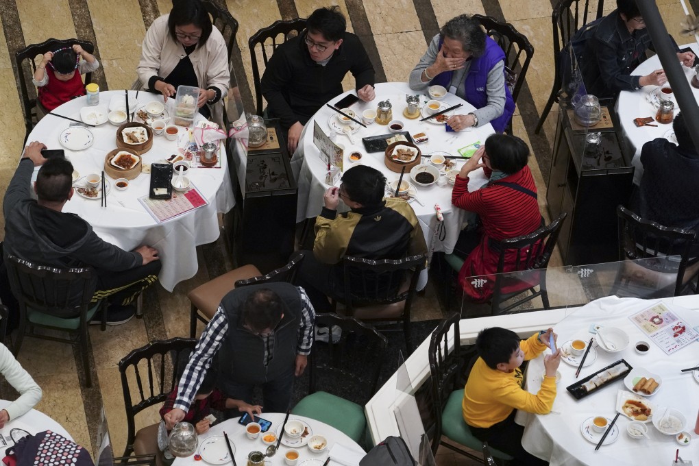 People eat lunch at a Hong Kong restaurant on February 20. Ventilation in enclosed spaces is a source of concern after recent Covid-19 outbreaks in the city. Photo: Felix Wong