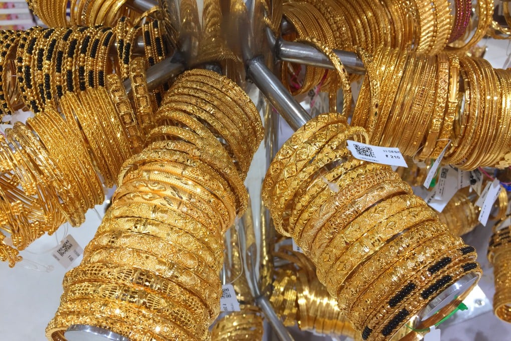 From China to India and Malaysia, Asian shoppers are taking advantage of a drop in the price of gold to buy up gold jewellery and bars. Photo: Getty Images