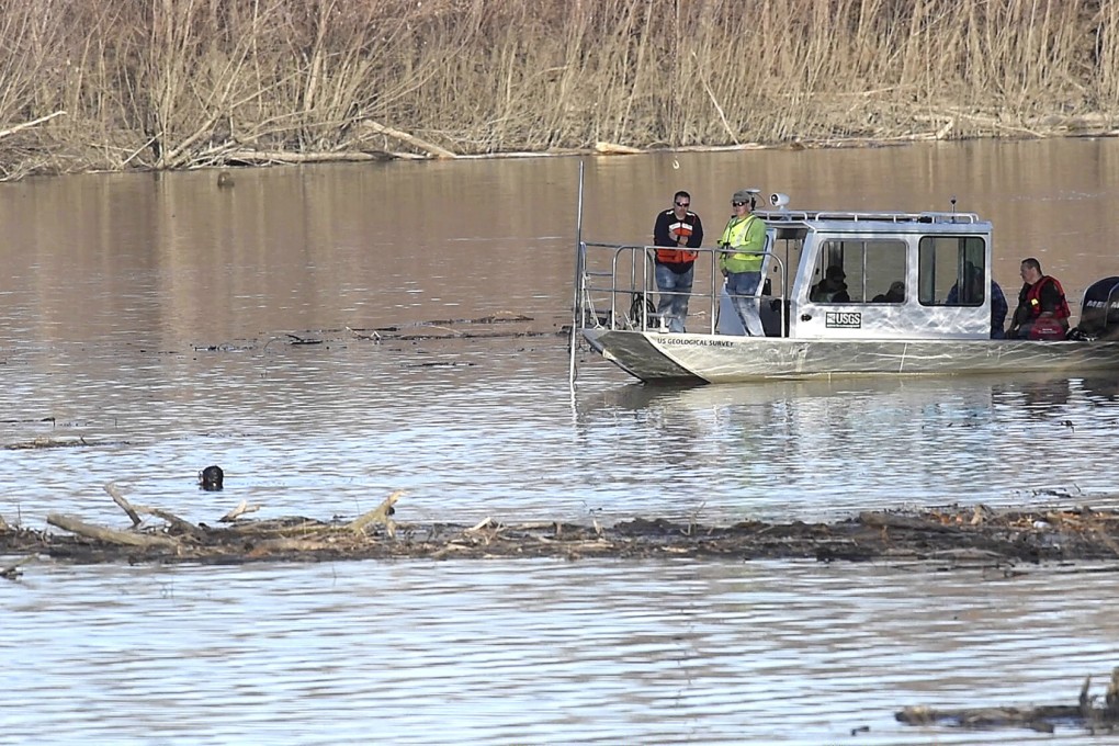 Missouri law enforcement personnel search for Mengqi Ji Elledge’s body. Photo: AP