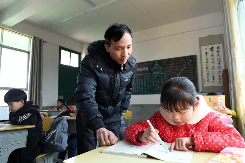 A teacher tutors a student at Dengshai Primary School in Long’e Township, Guizhou Province. Despite the growth of online tutoring, parents still see in-person tutoring as the best option for their children. Photo: Xinhua
