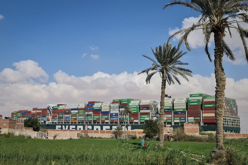 The state-run Suez Canal Authority (SCA) announced that nearly 17,000 cubic meters of sand have been dredged around the Ever Given. Photo: DPA