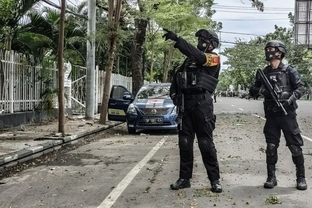 Indonesian armed police pictured near the site of the explosion in Makassar on Sunday. Photo: Zuma wire/DPA