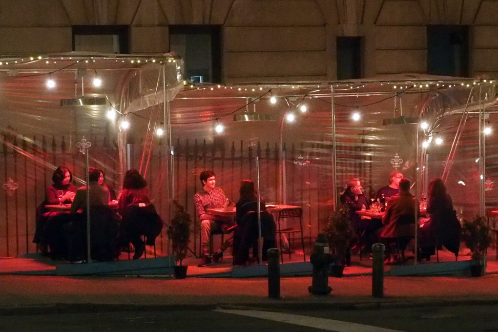 People dine inside a bubble tent outside a restaurant in New York City. Photo: ZUMA Wire/DPA