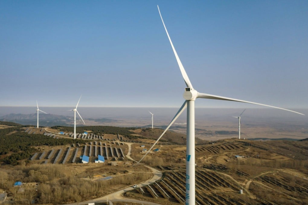 Wind turbines and solar panels near Fuxin, Liaoning province, China, Photo: Bloomberg