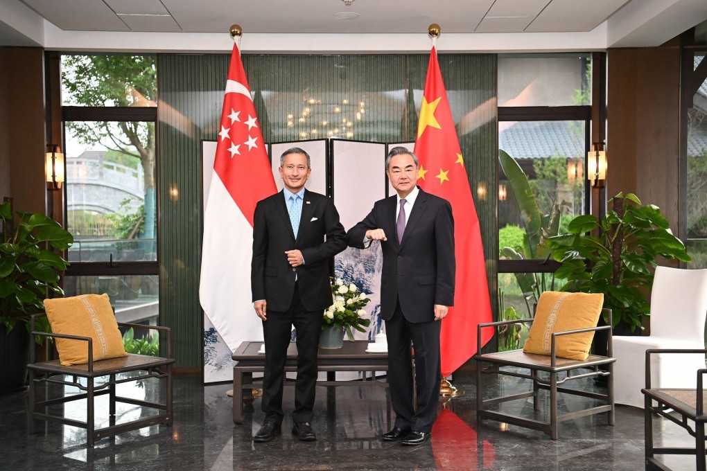 On 31 March, State Councilor and Foreign Minister Wang Yi met with Dr Vivian Balakrishnan, Minister for Foreign Affairs of Singapore in Fujian.
