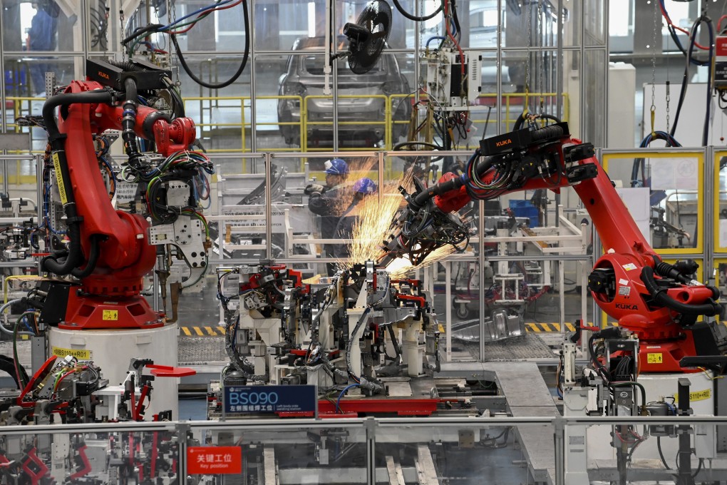 The Caixin survey focuses on small, private and export-oriented firms, while the official survey typically polls large and state-owned manufacturers. Photo: VCG