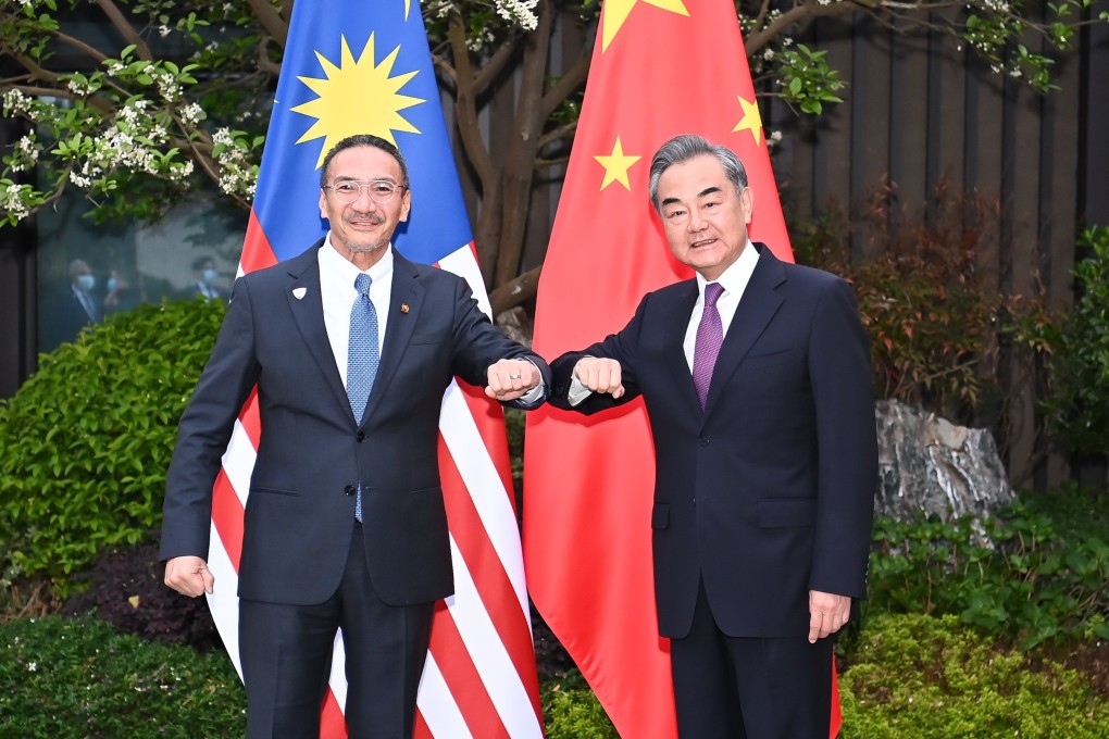 Malaysian Foreign Minister Hishammuddin Hussein (left) with his Chinese counterpart Wang Yi in Nanping, southeast China’s Fujian province on Thursday. Photo: Xinhua