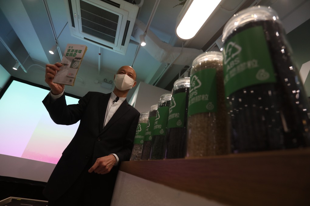 Secretary for the Environment Wong Kam-sing visits GREEN@WALLED CITY, a recycling store in Kowloon City that is part of the community recycling network where GREEN$ smart cards can be used. Photo: Jonathan Wong