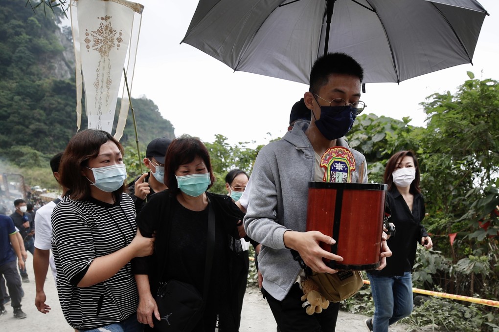 Relatives of a victim grieve near the site where a train derailed in a tunnel north of Hualien County, eastern Taiwan. Photo: EPA-EFE
