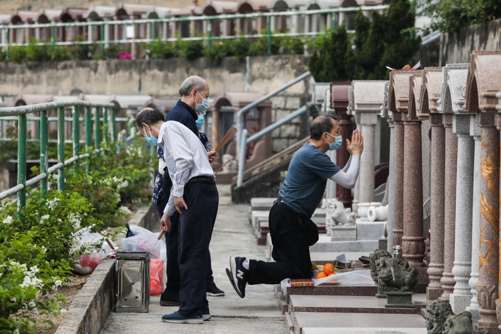 Grave sweepers at Hong Kong’s Tseung Kwan O Chinese Permanent Cemetery on April 4, 2021. Photo: Jonathan Wong