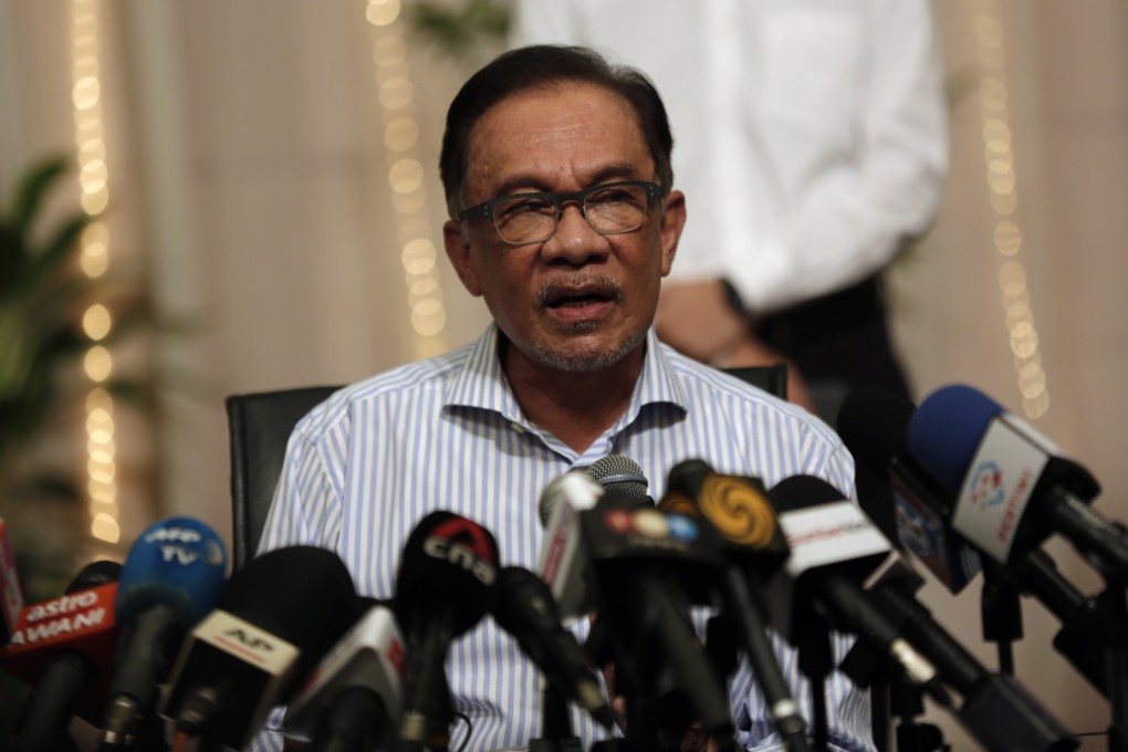 epa09077663 Malaysian opposition leader Anwar Ibrahim speaks at a press conference in Kuala Lumpur, Malaysia, 16 March 2021.  EPA-EFE/AHMAD YUSNI