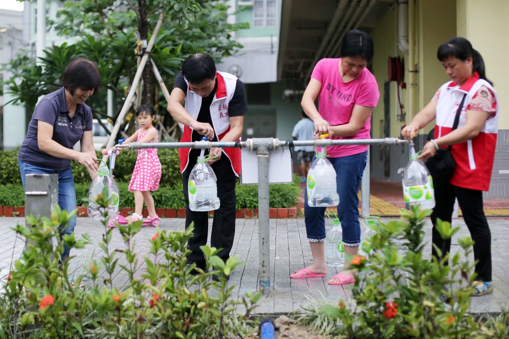 Residents collect fresh water at a temporary distribution point following the discovery of excessive amounts of lead in housing estates’ tap water in 2015. Photo: SCMP