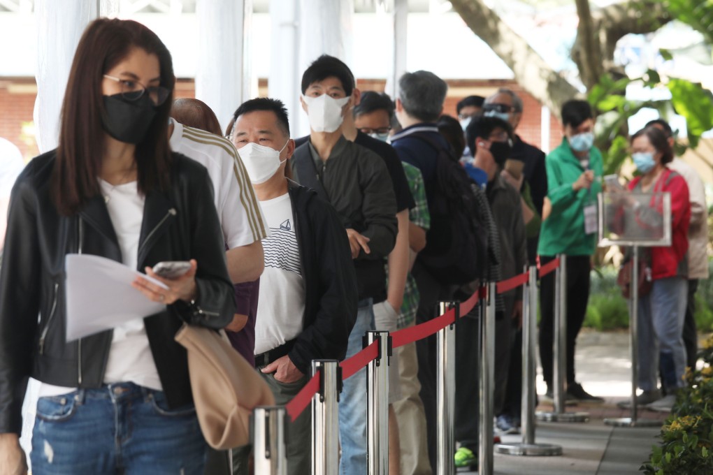 Residents queue for a BioNTech jab in Lai Chi Kok. Photo: Xiaomei Chen