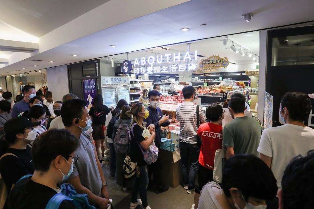 Shoppers queue outside the AbouThai outlet in Queensway Plaza in Admiralty. Photo: Jonathan Wong