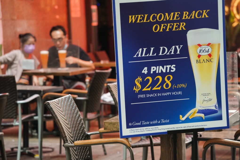 Customers sit at a bar on Knutsford Terrace, in Tsim Sha Tsui. Photo: Felix Wong
