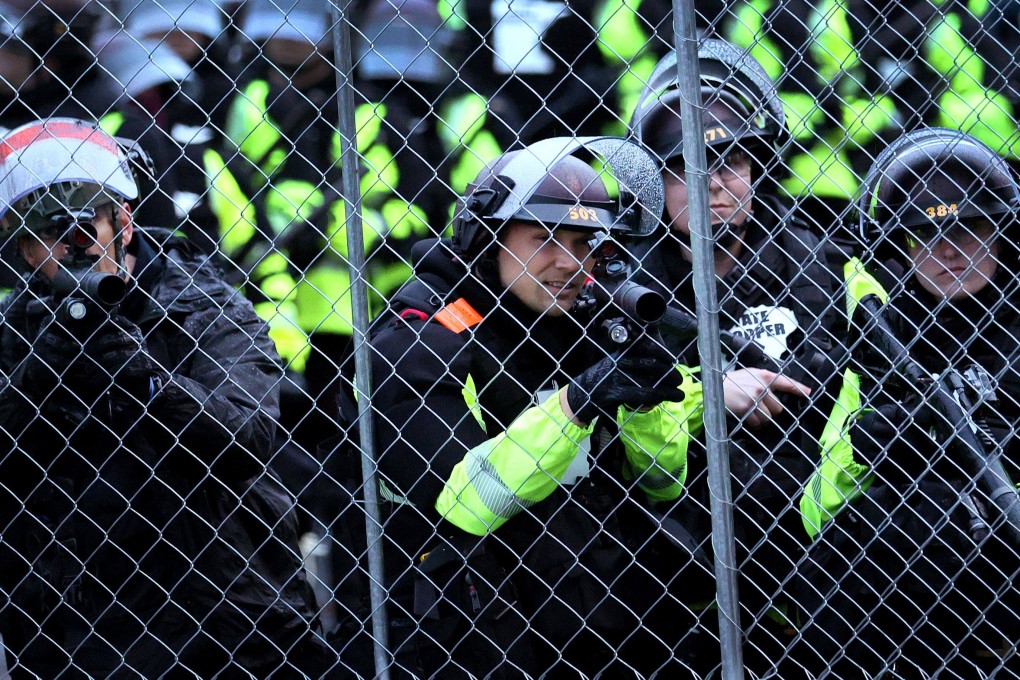 Police face off with demonstrators outside Brooklyn Center police station in Brooklyn Center, Minnesota. Photo: AFP