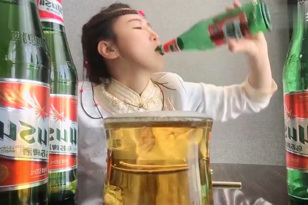 Chasing fame at the bottom of a bottle. Binge drinking live streaming has many in China worried. Photo: Sohu