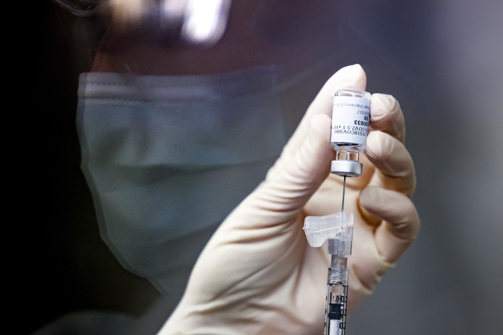 A health worker prepares a dose of the Johnson & Johnson coronavirus vaccine. Photo: Getty Images