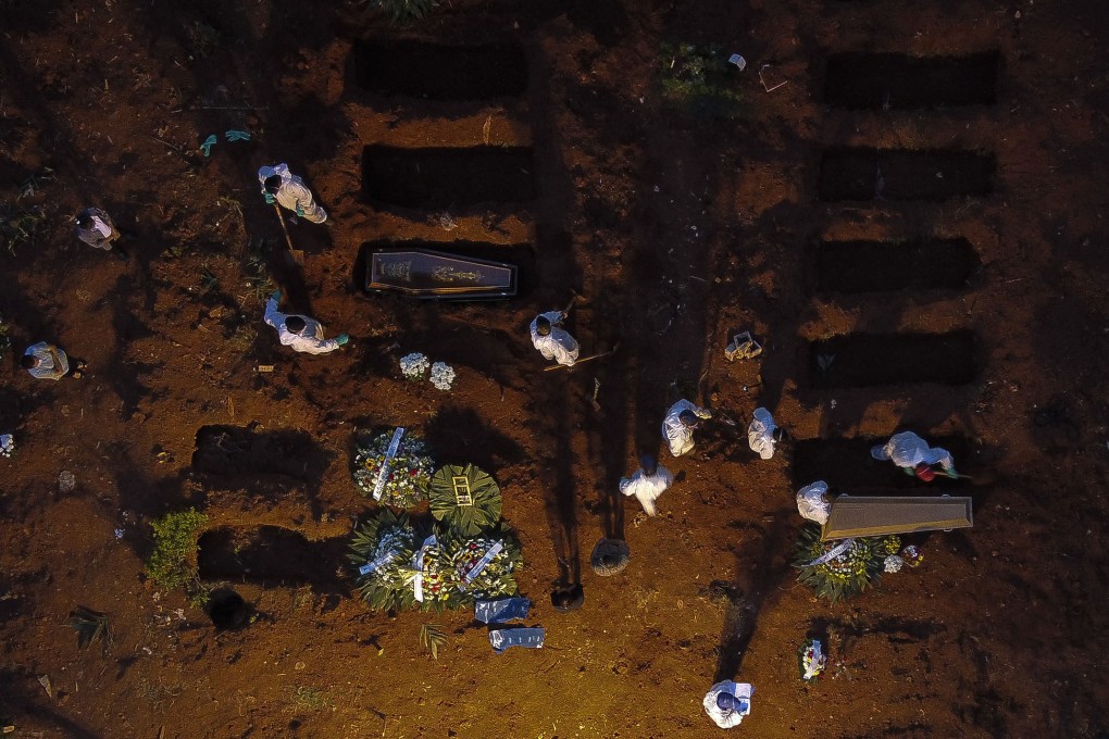 Workers burying coffins at the Vila Formosa cemetery in Sao Paulo on April 17. Photo: AFP