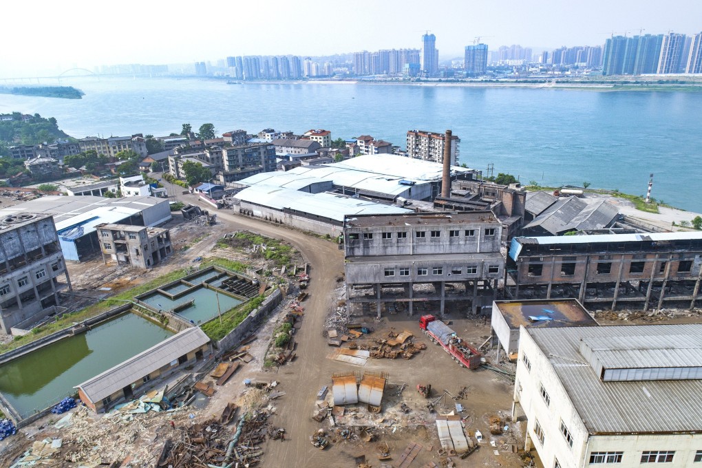 A chemical plant on the Yangtze River in Hubei is dismantled in 2018 as part of efforts to curb pollution. Environment inspectors say they will “get tough” on officials who fail to act. Photo: Xinhua