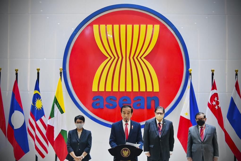 Indonesian President Joko Widodo, centre, with Foreign Minister Retno Marsudi, Coordinating Minister for Economic Affairs Airlangga Hartarto, and Cabinet Secretary Pramono Anung behind him, delivers his statement following the Asean meeting in Jakarta on Saturday. Photo: AP