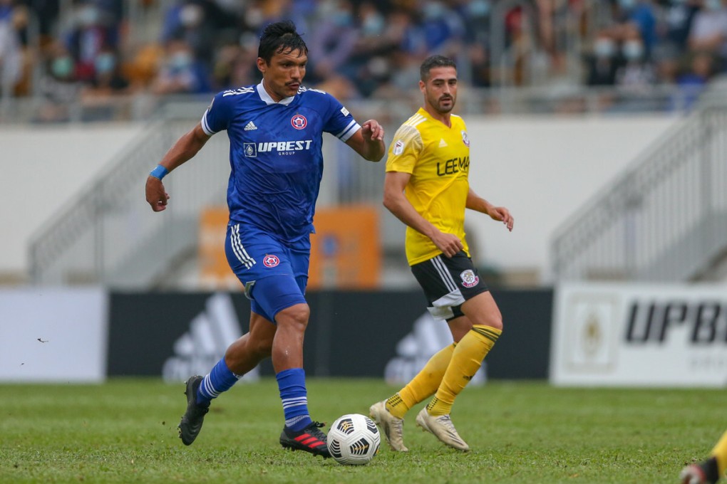Eastern’s Clayton dribbles away from Lee Man’s Man Bleda in the Hong Kong Premier League. Photo: HKFA
