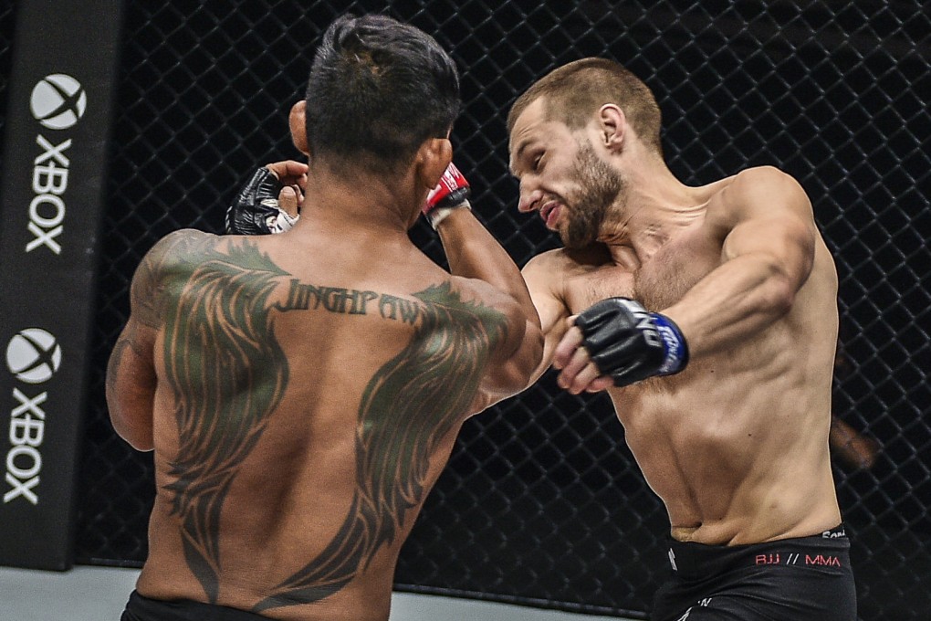 Aung La N Sang catches Reinier de Ridder in their middleweight title bout. Photos: ONE Championship