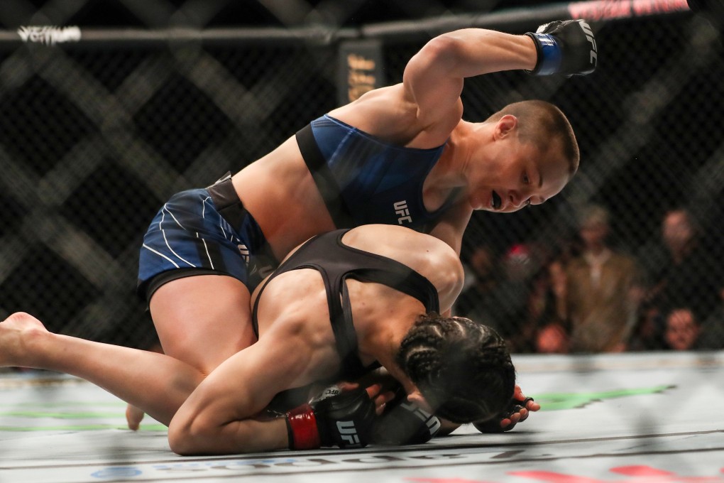 Zhang Weili gets finished by Rose Namajunas at UFC 261. Photo: AFP