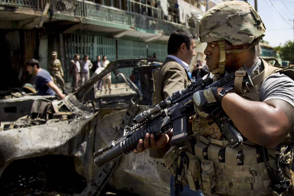 A US soldier arrives at the scene where a suicide car bomber attacked a Nato convoy in Kabul, Afghanistan, on May 16, 2013. Photo: AP