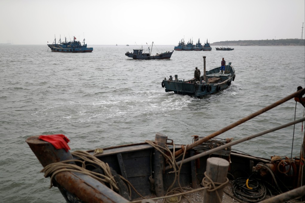 Fishing boats are seen off the coast of Qingdao, following an oil spill in the Yellow Sea. Photo: Reuters