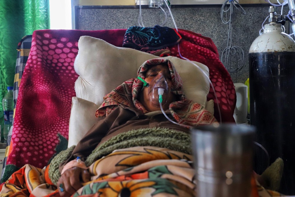 An woman receives oxygen at a Covid-19 centre. Photo: TNS