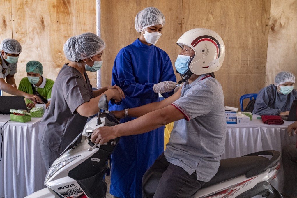 A man gets vaccinated against Covid-19 in Bali, Indonesia. Photo: EPA-EFE
