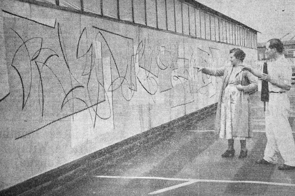 Visitors admire Christopher Webb’s abstract design at the Hong Kong’s Festival of the Arts in 1955.