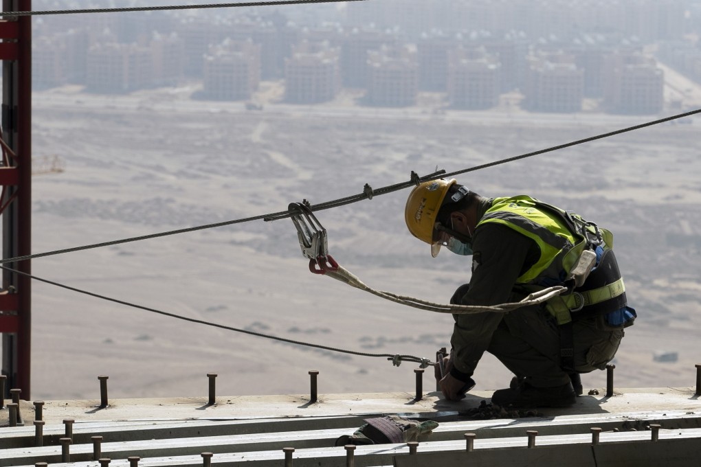 Chinese laborers work on a construction site in Cairo, Egypt under the Belt and Road Initiative. Photo: EPA-EFE