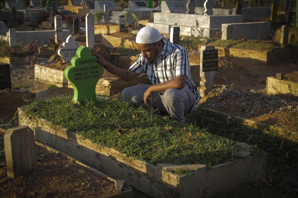 Reyas Alam visit the grave of Haji Mohd Shiraj, a Rohingya refugee who died in Makassar while waiting to be resettled. Photo: Eko Rusdianto