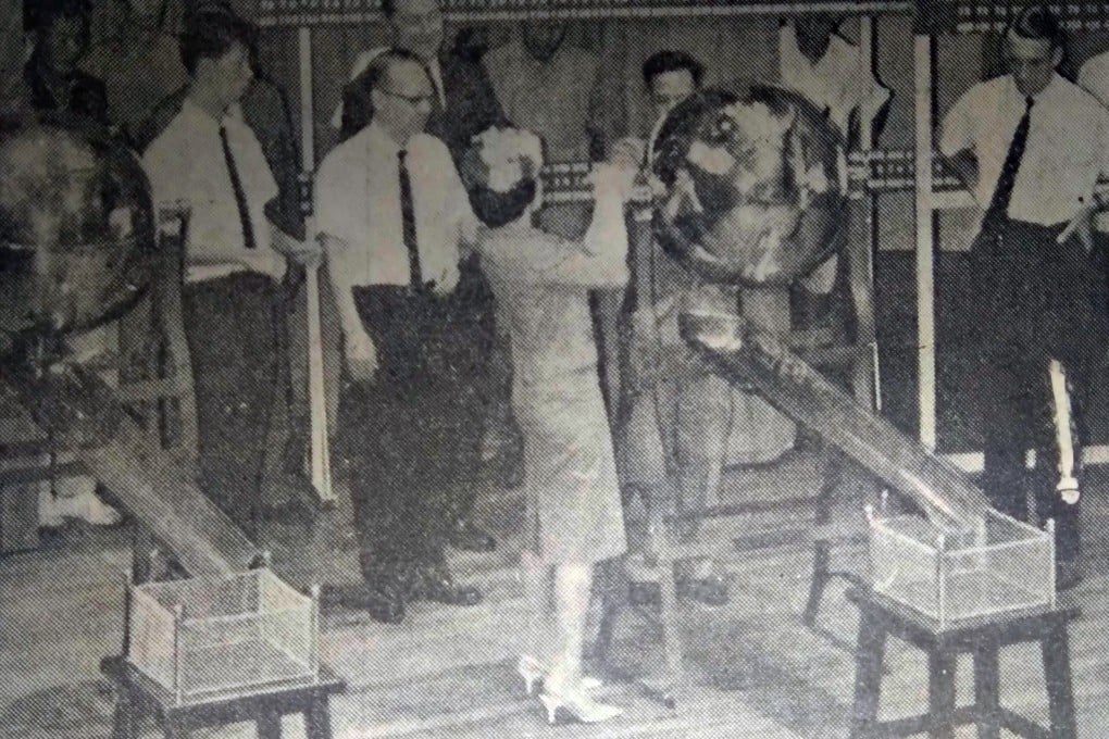 The first prize of HK$684,800 in the first Government lottery was held in the City Hall’s concert hall in July 1962.