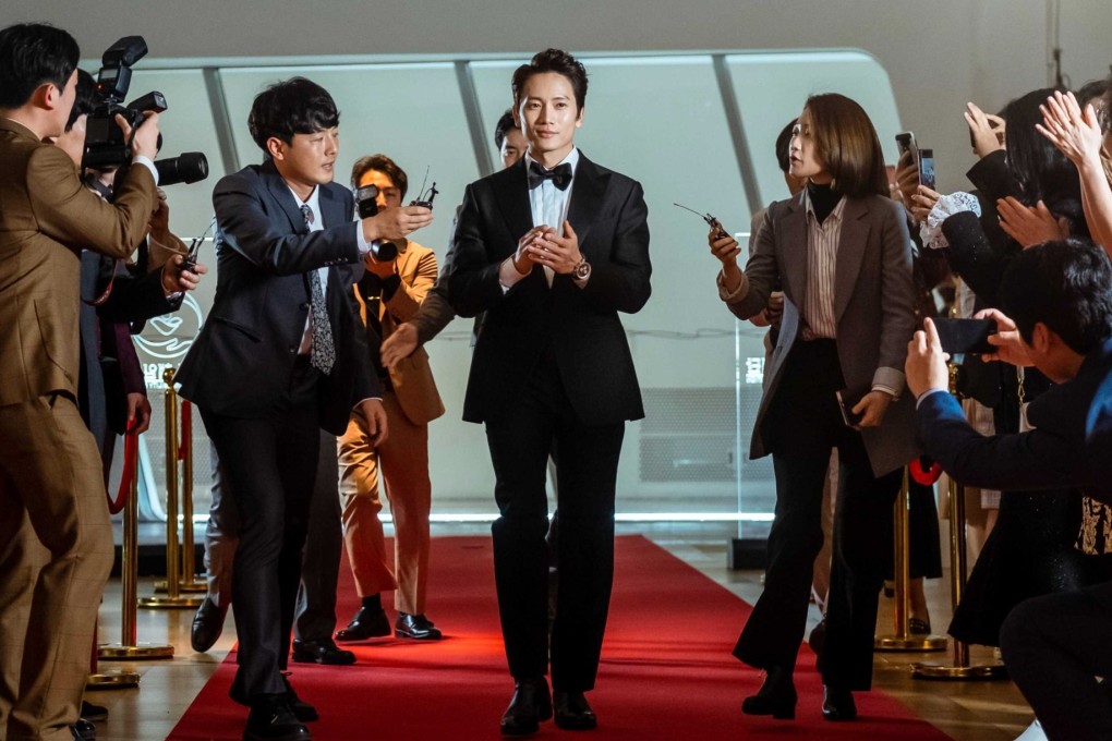 Ji Sung (centre) in a scene from courtroom K-drama The Devil Judge.