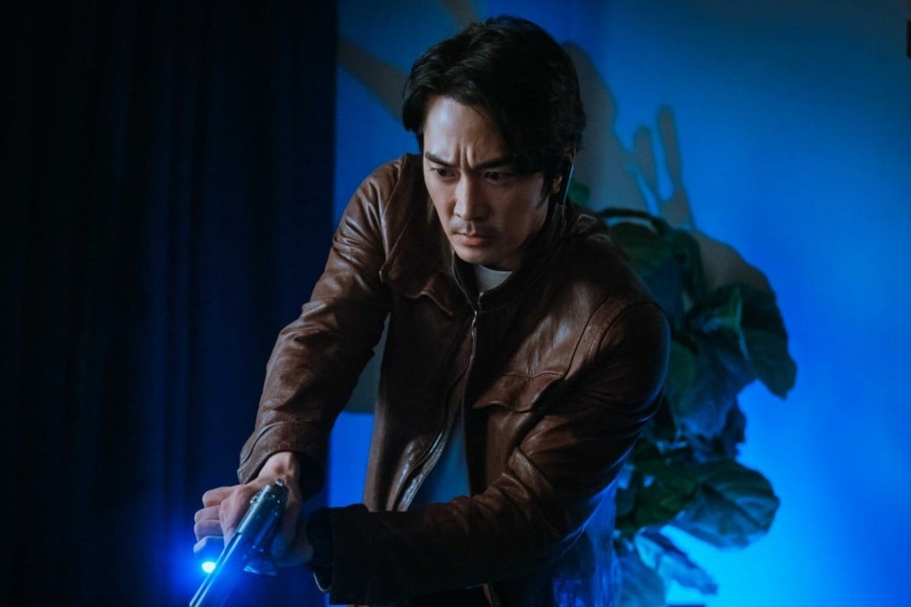 Song Seung-heon in a still from Voice 4 as the series’ new co-lead character, LAPD police officer Derek Joo, who takes most of the spotlight from Kang Kwon-joo (Lee Ha-na).