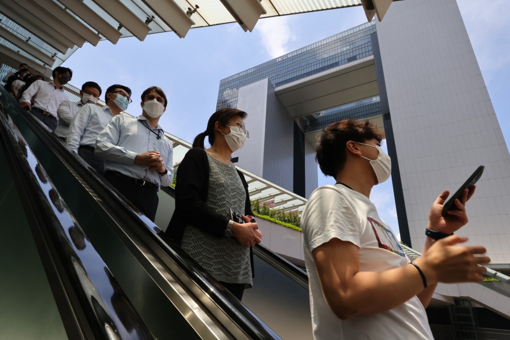 Civil servants troop out of the Hong Kong government headquarters in Admiralty. Photo: Dickson Lee