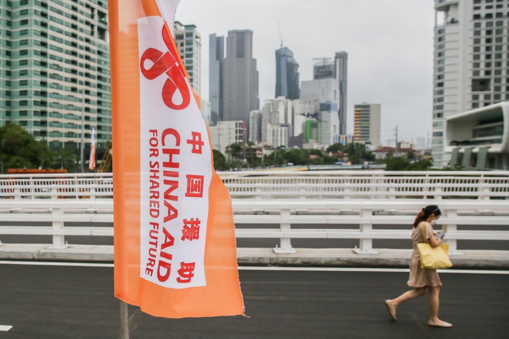 A woman walks across the China-funded Estrella-Pantaleon Bridge in Makati City, the Philippines, on July 29. Photo: Xinhua