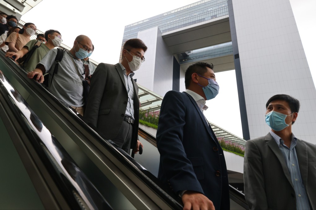 Civil servants at the Hong Kong government headquarters at Admiralty on June 8. Photo: Dickson Lee