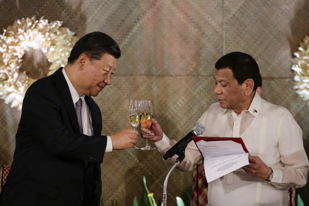 Chinese President Xi Jinping with Philippine counterpart Rodrigo Duterte in Manila in 2018. Photo: AP