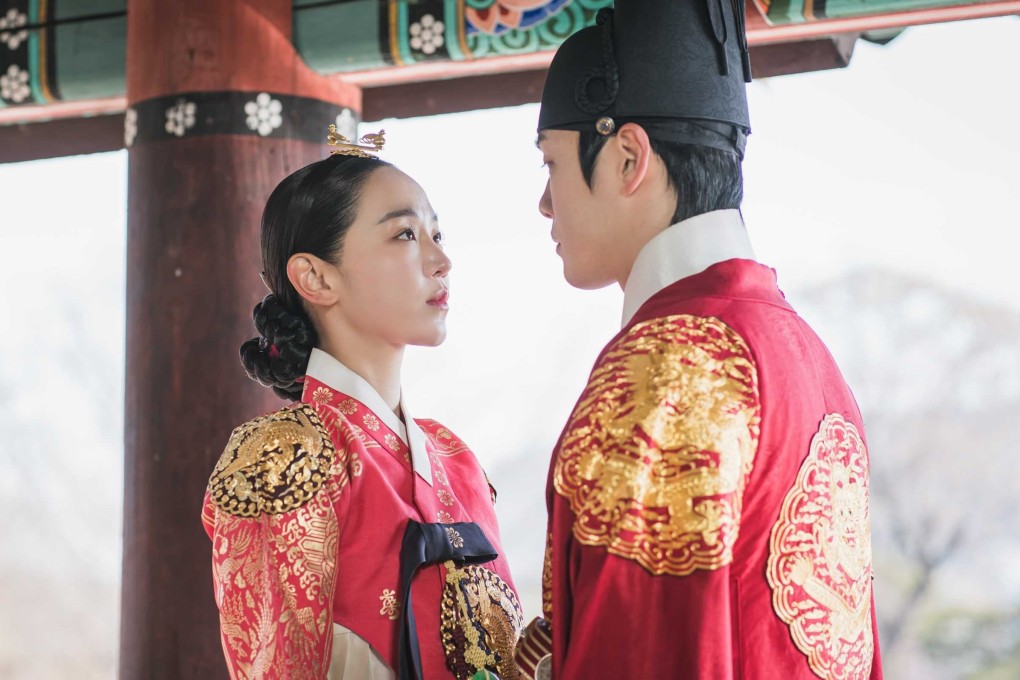 Shin Hye-sun (left) and Kim Jung-hyun in a still from Mr. Queen. K-dramas on prime-time used to run 50+ episodes long. Now, period dramas like Mr. Queen tend to be no more than 20 episodes.
