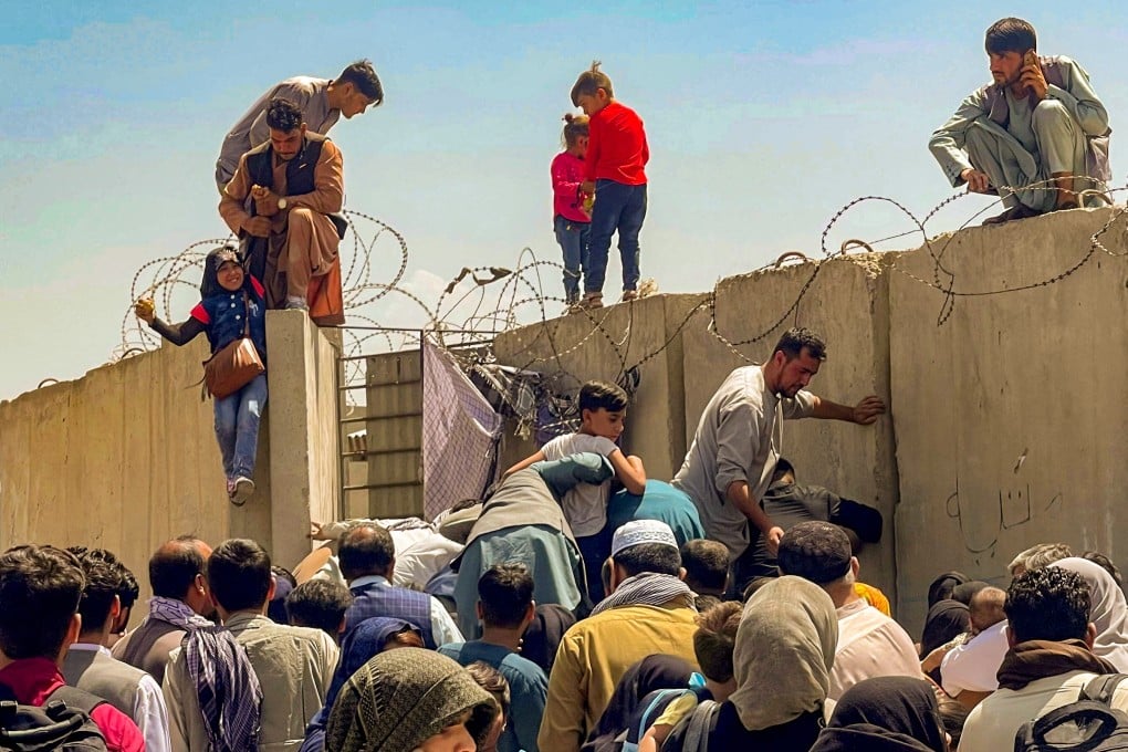 People try to get into Hamid Karzai International Airport in Kabul, Afghanistan, on Monday to escape Taliban rule, as the US military pulls out. Photo: Reuters