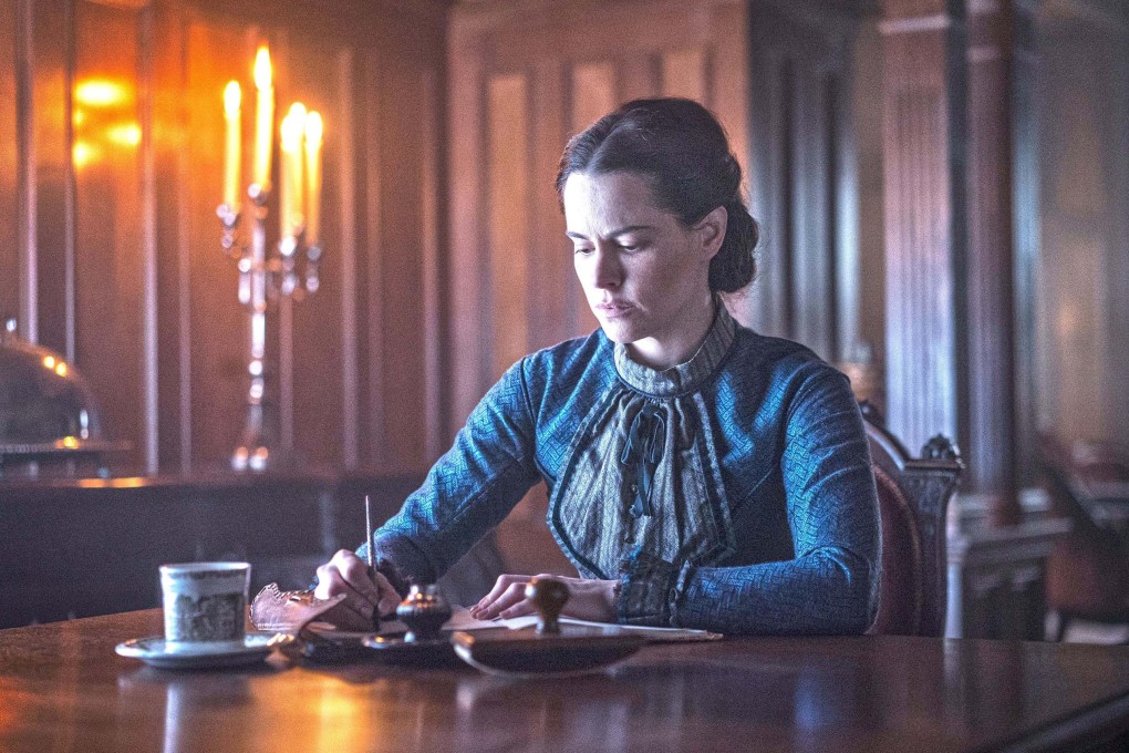 Canadian actress Emily Hampshire earned her wings on the comedy Schitt’s Creek. Now she’s co-starring with Adrien Brody in the period thriller Chapelwaite. Photo: Chris Reardon/Epix/TNS