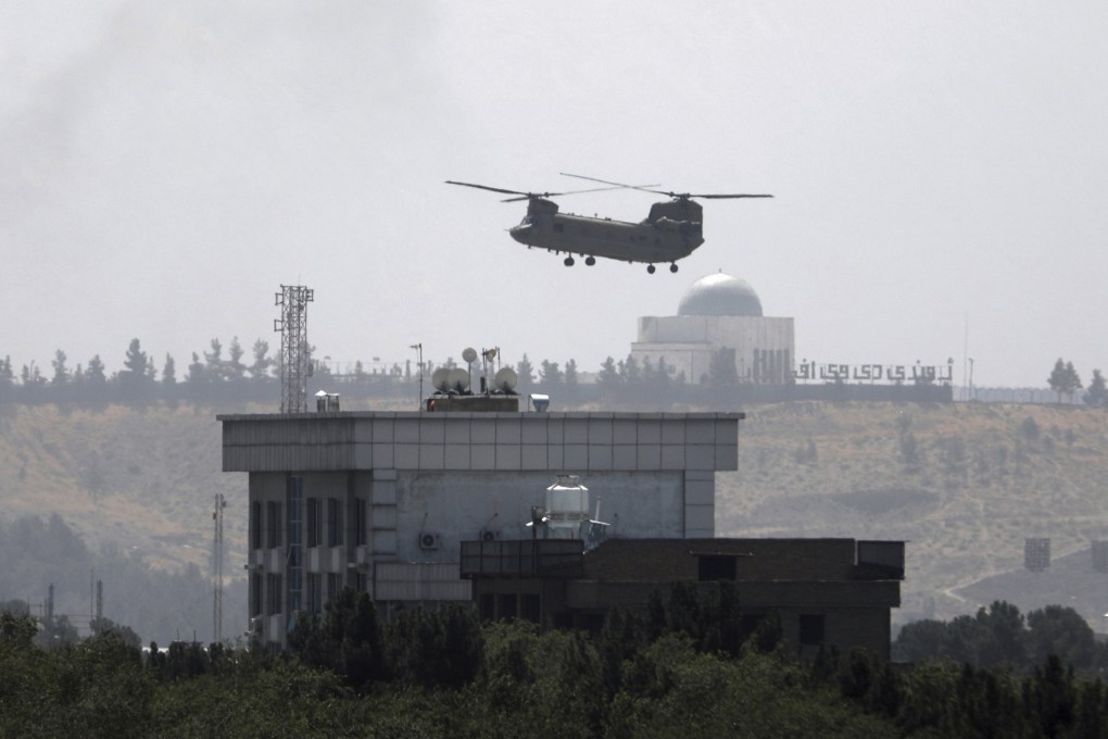 A US Chinook helicopter flies over the US Embassy in Kabul, Afghanistan during the Taliban’s advance. Photo: AP