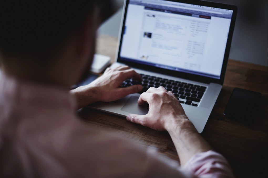 According to the OFCA’s code of practice for the industry, consumers may choose to terminate their contracts before the expiry of the fixed term and service providers must specify in the contract the fact that a specific charge may apply in the event of early termination. Photo: Shutterstock