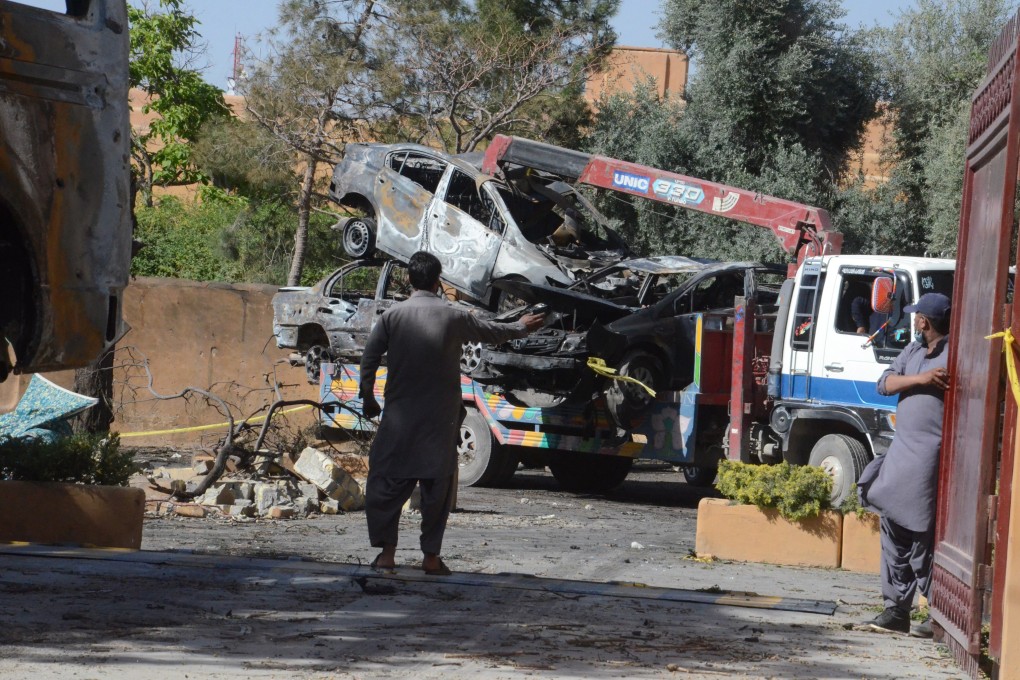 Workers remove damaged vehicles from the Serena hotel a day after a suicide car bomb blast in Quetta, Pakistan, on April 22. The hotel had been set to host the Chinese ambassador that day. Photo: EPA-EFE