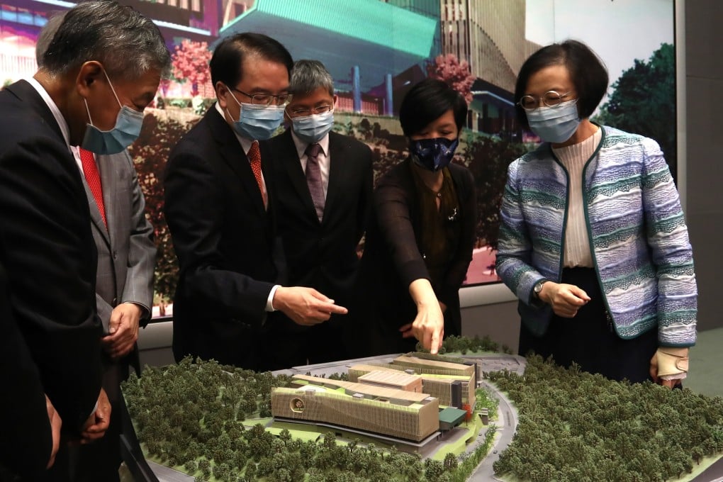 (From the left) Deputy chairman of the council and the court for Baptist University Paul Poon Wai-yin; project director of the Chinese Medicine Hospital project office Cheung Wai-lun; Permanent Secretary for Food and Health Thomas Chan Chung-ching; director of architectural services Winnie Ho Wing-yin; and health chief Sophia Chan Siu-chee attend the Chinese Medicine Hospital commissioning launch ceremony at government headquarters in Admiralty on June 28. Photo: Jonathan Wong