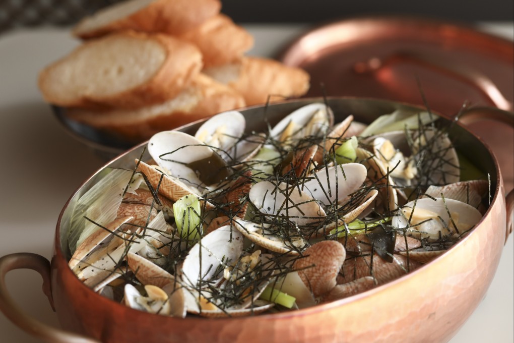 Sake-steamed clams with butter, leeks, seaweed and udon noodles. A hearty and delicious 10-minute dish. Photo: Jonathan Wong
